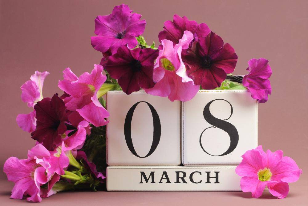 Поздравляем прекрасных дам с 8 марта!