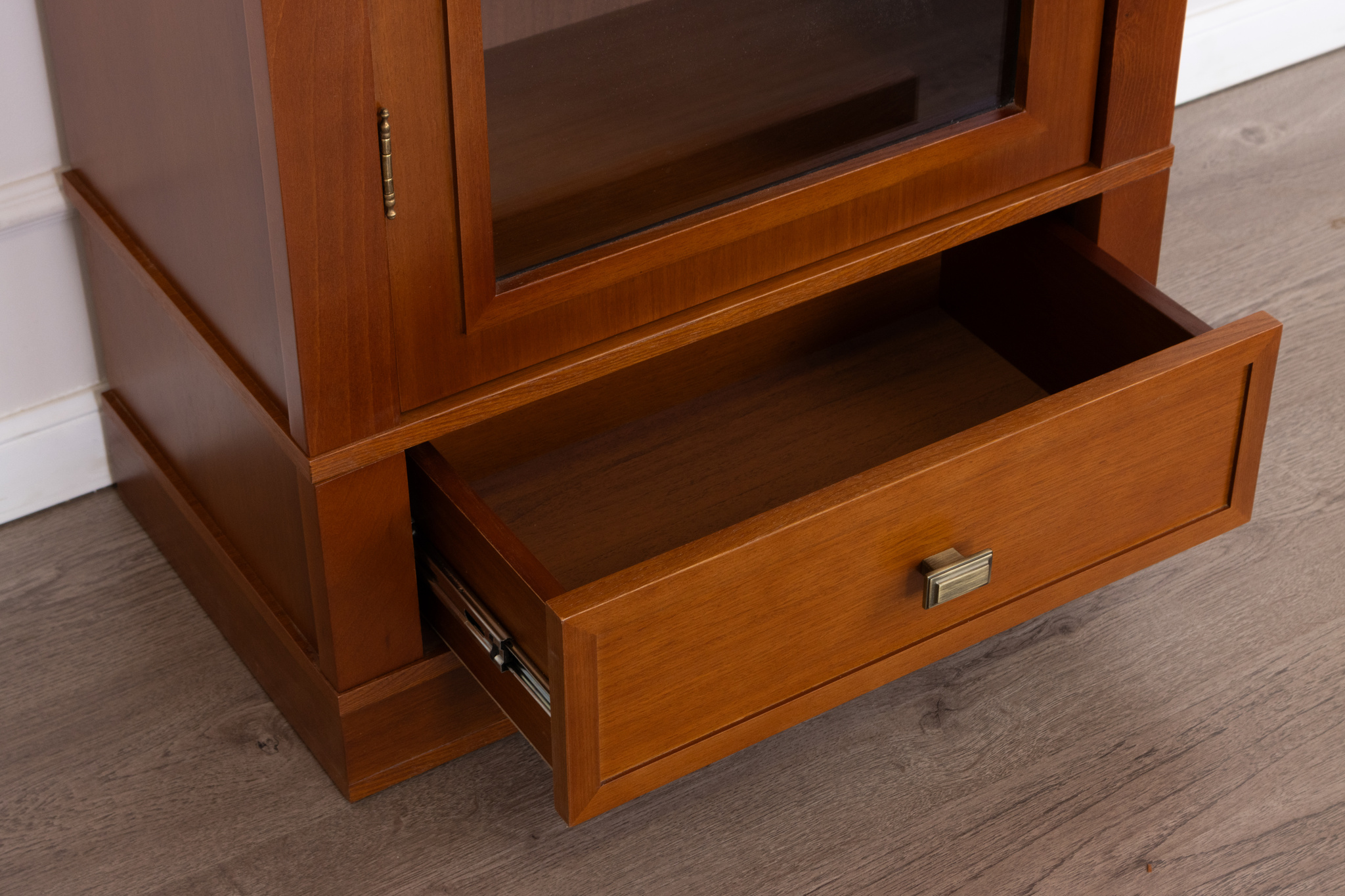 Шкаф книжный Валенсия, размер 71х40х218 см, цвет: черешня (M2009)M2009 Шкаф книжный Валенсия, размер 71х40х218 см, цвет: черешня (M2009)M2009