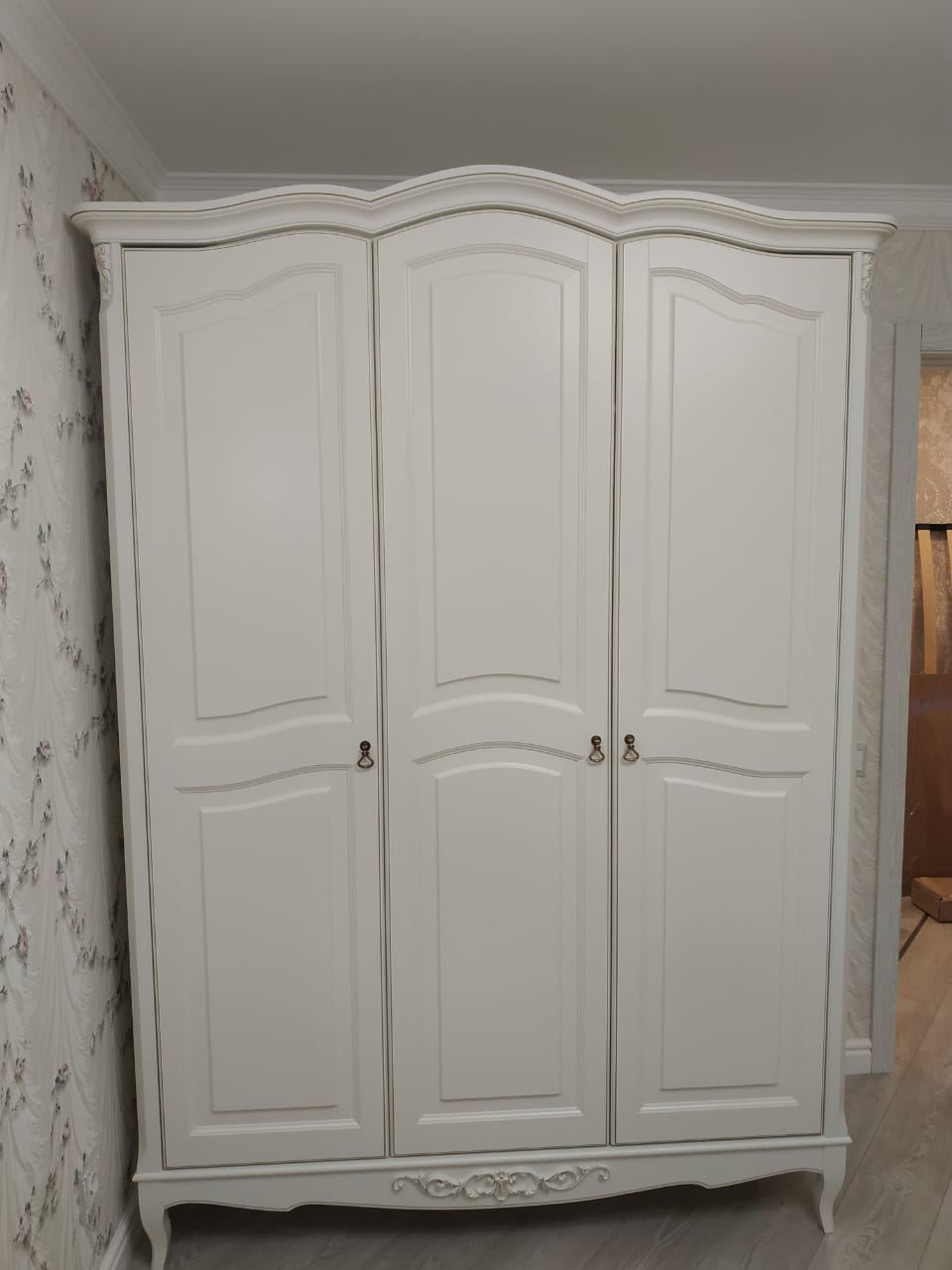 Шкаф платяной Aletan Provence, 3-х дверный, цвет: слоновая кость, размер 162х66х223 см (B803)B803 Шкаф платяной Aletan Provence, 3-х дверный, цвет: слоновая кость, размер 162х66х223 см (B803)B803