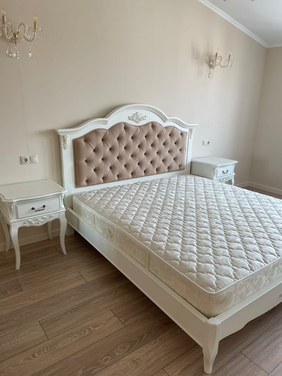 Тумбочка прикроватная Aletan Provence, с одним ящиком, цвет: слоновая кость, размер 56х48х66 см (B301)B301 Тумбочка прикроватная Aletan Provence, с одним ящиком, цвет: слоновая кость, размер 56х48х66 см (B301)B301