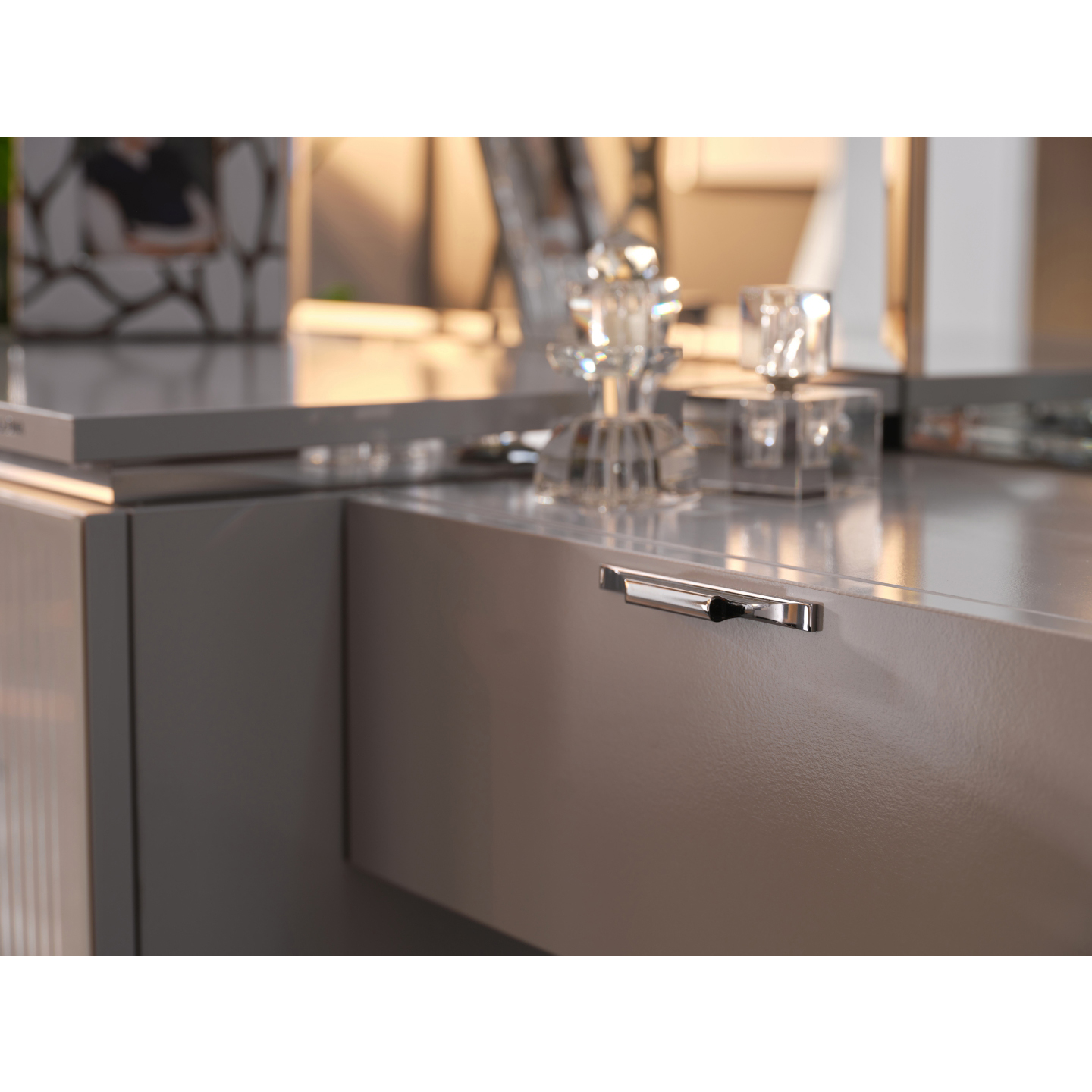 Стол туалетный Bellona Loretto, с комодом и зеркальной панелью, цвет: серый, размер 119x46x170 см (LORET-35)LORET-35 Стол туалетный Bellona Loretto, с комодом и зеркальной панелью, цвет: серый, размер 119x46x170 см (LORET-35)LORET-35