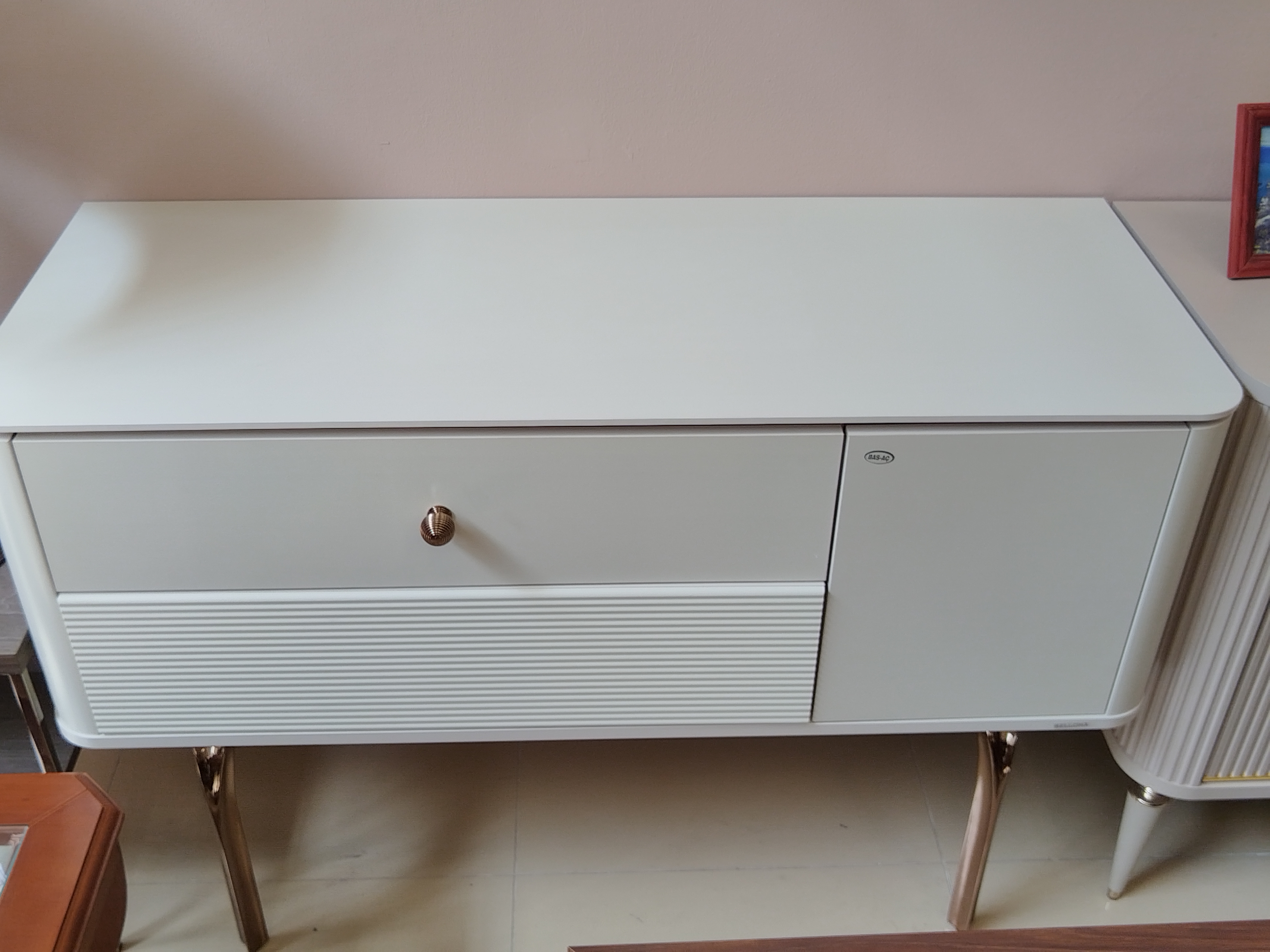 Стол туалетный-комод Bellona Larissa, размер 126x49x84 см (LARS-23)LARS-23 Стол туалетный-комод Bellona Larissa, размер 126x49x84 см (LARS-23)LARS-23