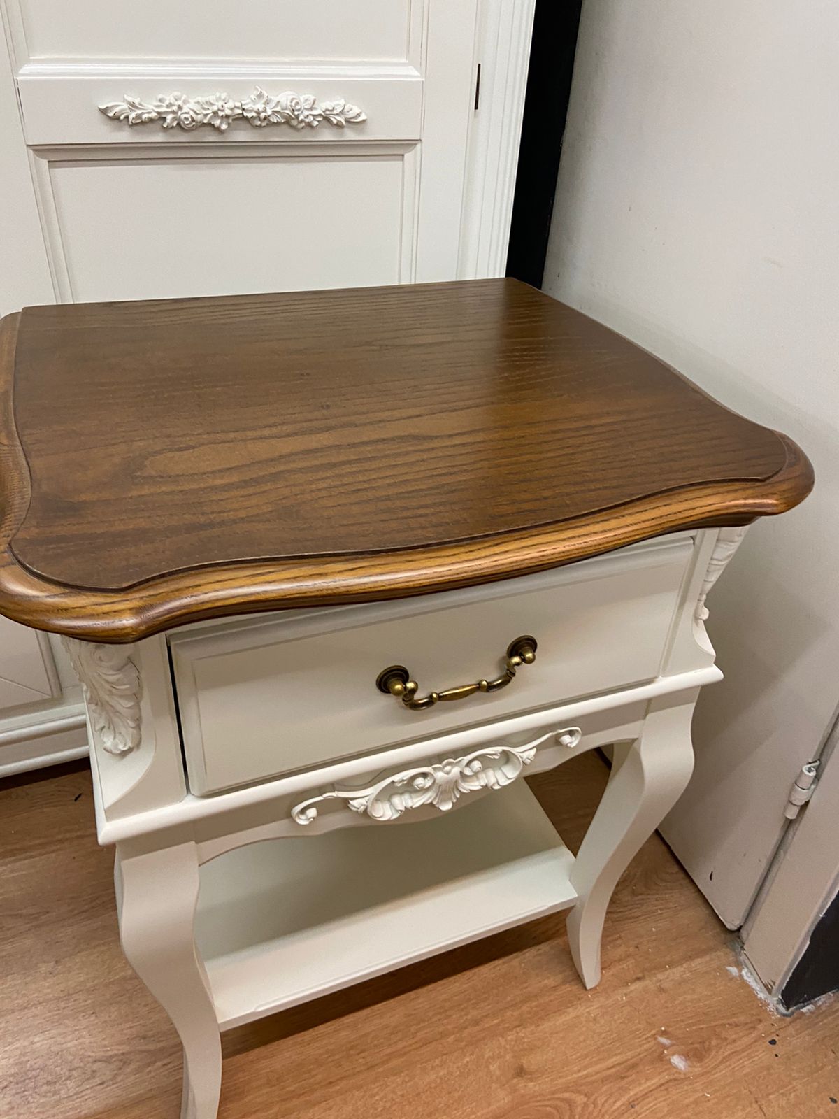 Тумба прикроватная Aletan Provence Wood, 1 ящик, цвет: черный-дерево 56х48х66 см (W301BL)W301BL Тумба прикроватная Aletan Provence Wood, 1 ящик, цвет: черный-дерево 56х48х66 см (W301BL)W301BL