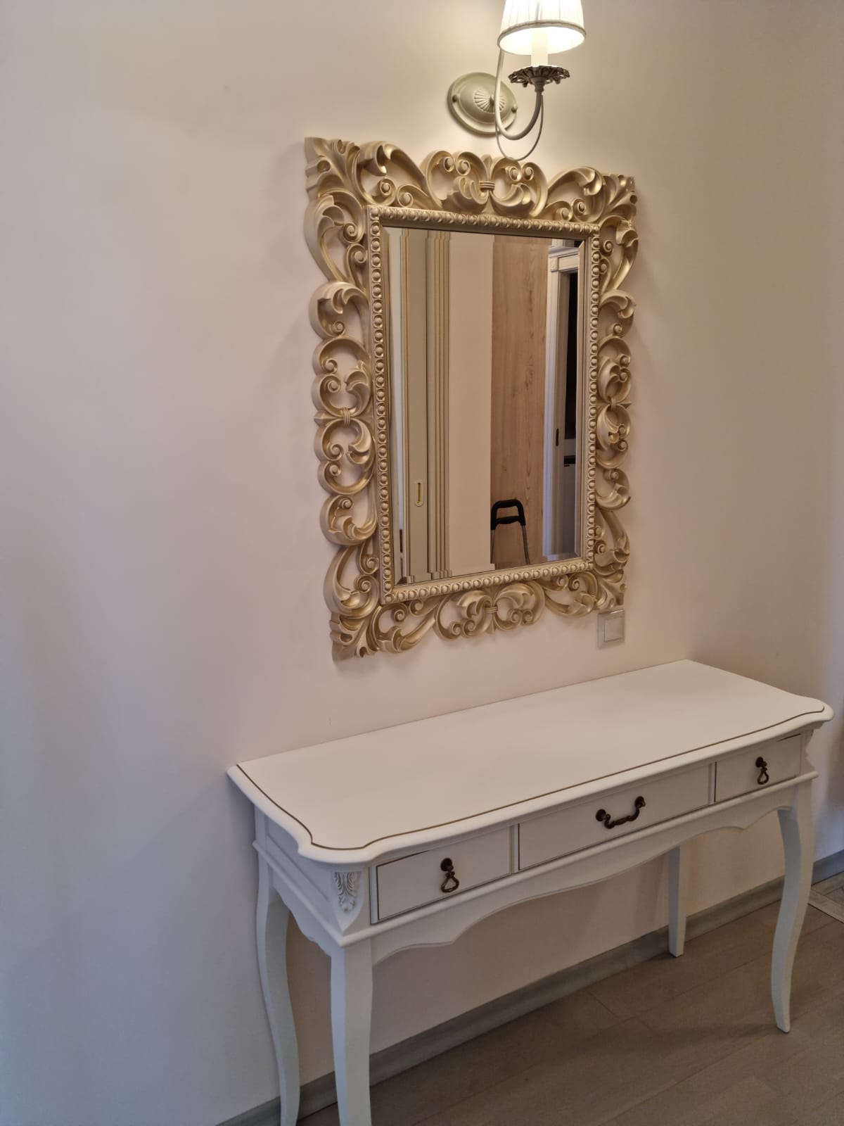 Стол-консоль Aletan Provence, 3 ящика, цвет: слоновая кость, размер 124х43х78 см (B903)B903 Стол-консоль Aletan Provence, 3 ящика, цвет: слоновая кость, размер 124х43х78 см (B903)B903