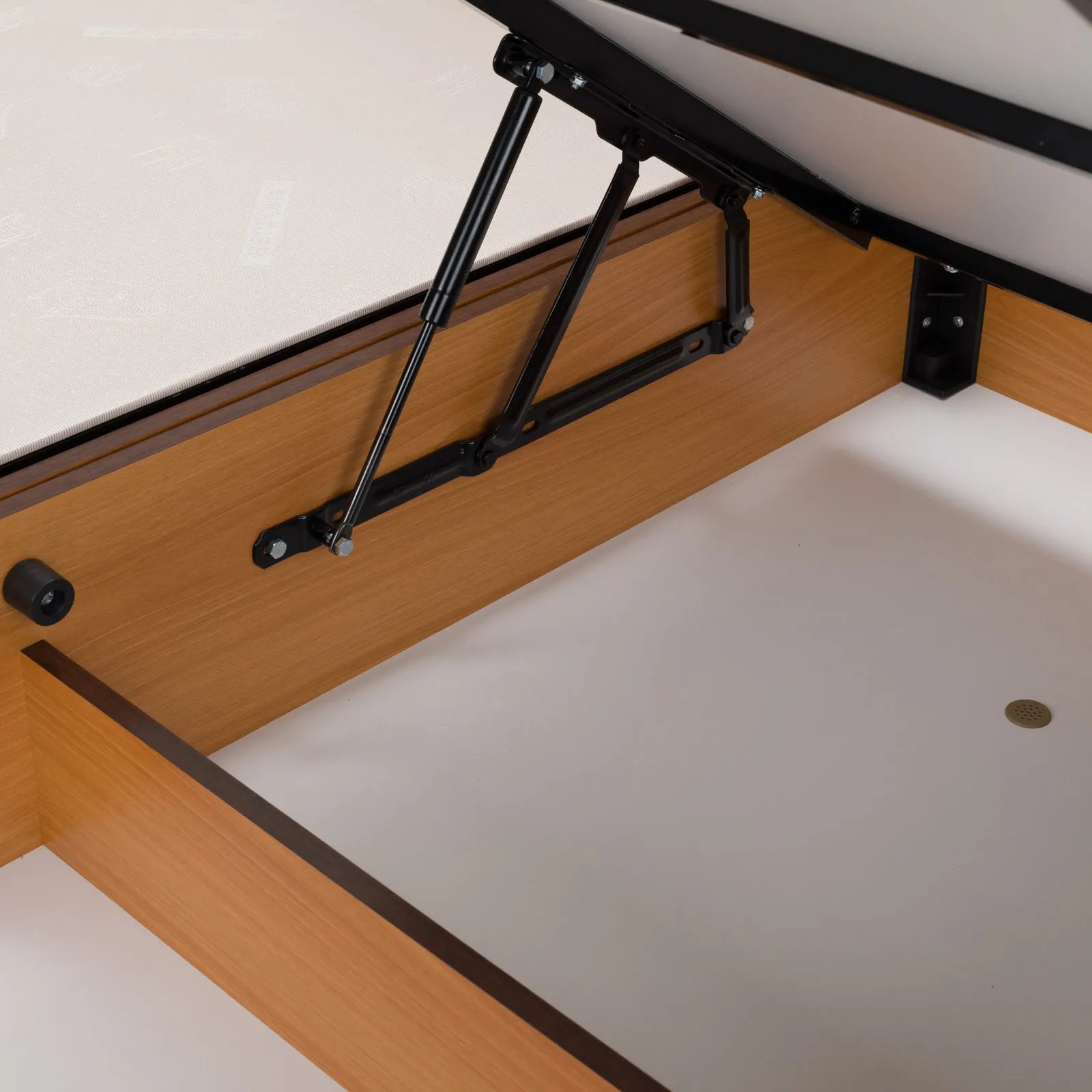 Кровать Bellona Verso, с мягким изголовьем, с подъемным механизмом, обивка: ткань: B0042VERS-()+VERS-()X200 Кровать Bellona Verso, с мягким изголовьем, с подъемным механизмом, обивка: ткань: B0042VERS-()+VERS-()X200