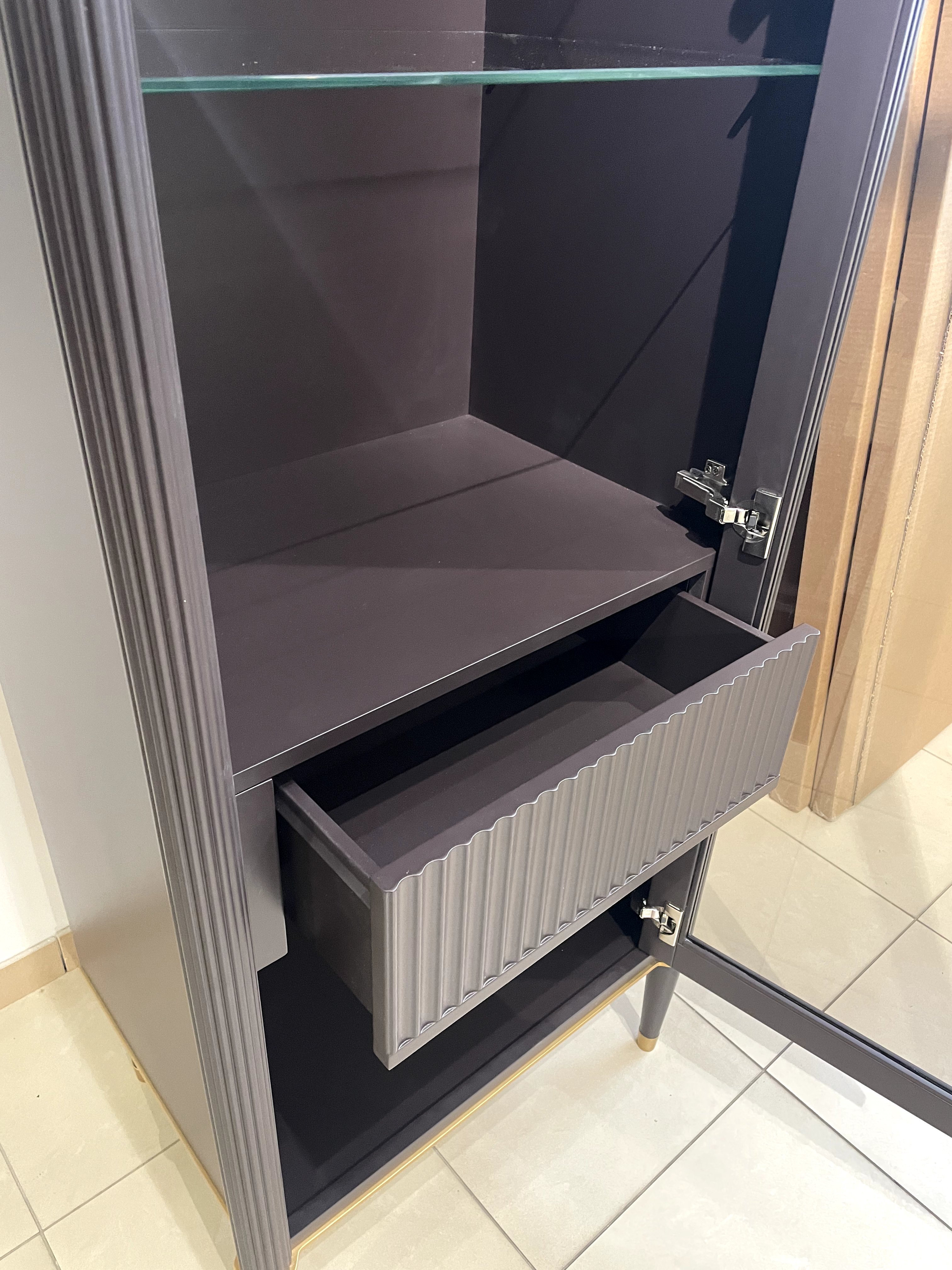 Витрина Timber Венеция, однодверная правая, цвет: Моккачино/Орех американский, 63х45х193 см (Т-101R/MO/NA)Т-101R/MO/NA Витрина Timber Венеция, однодверная правая, цвет: Моккачино/Орех американский, 63х45х193 см (Т-101R/MO/NA)Т-101R/MO/NA