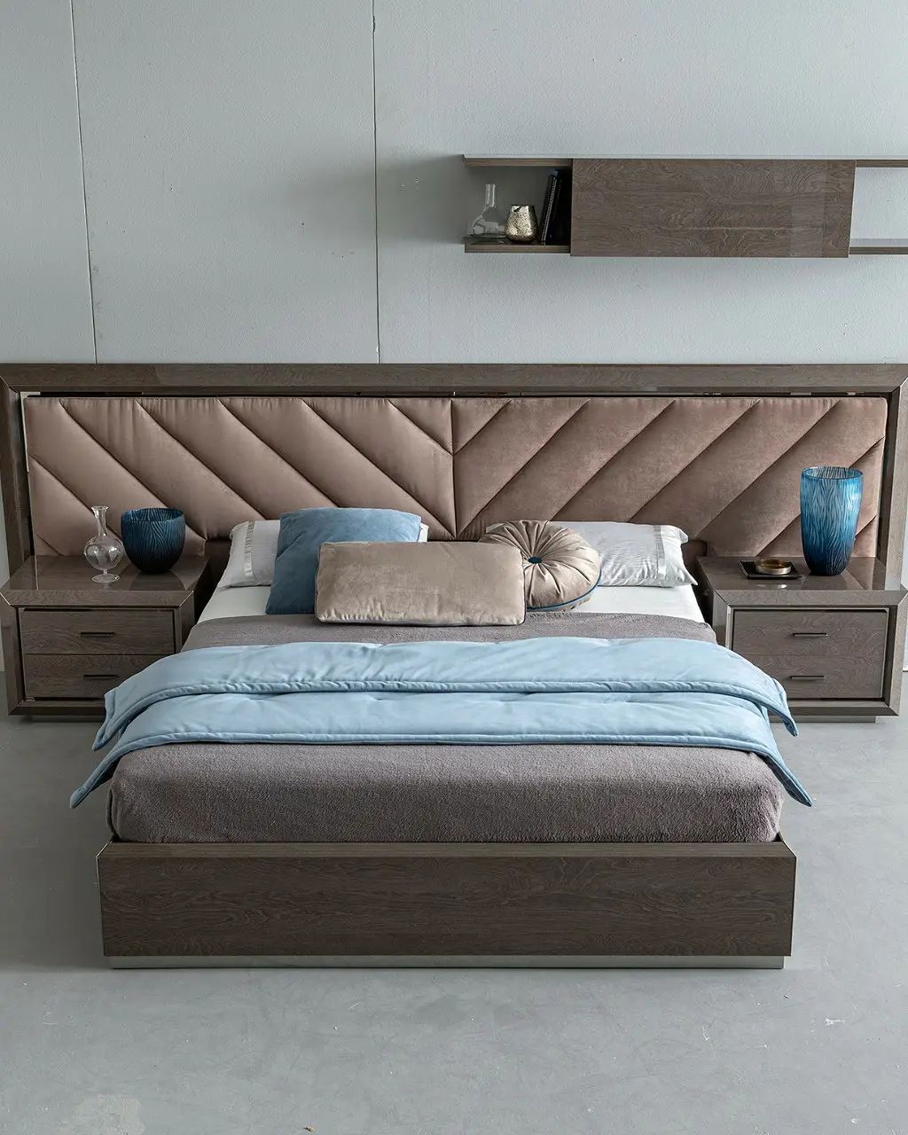 Кровать Camelgroup Elite silver, двуспальная, с подъемным механизмом, 160х200 см, широкое мягкое изголовье Nabuk 12, цвет: серебристая береза (165LET.21PL)165LET.21PL