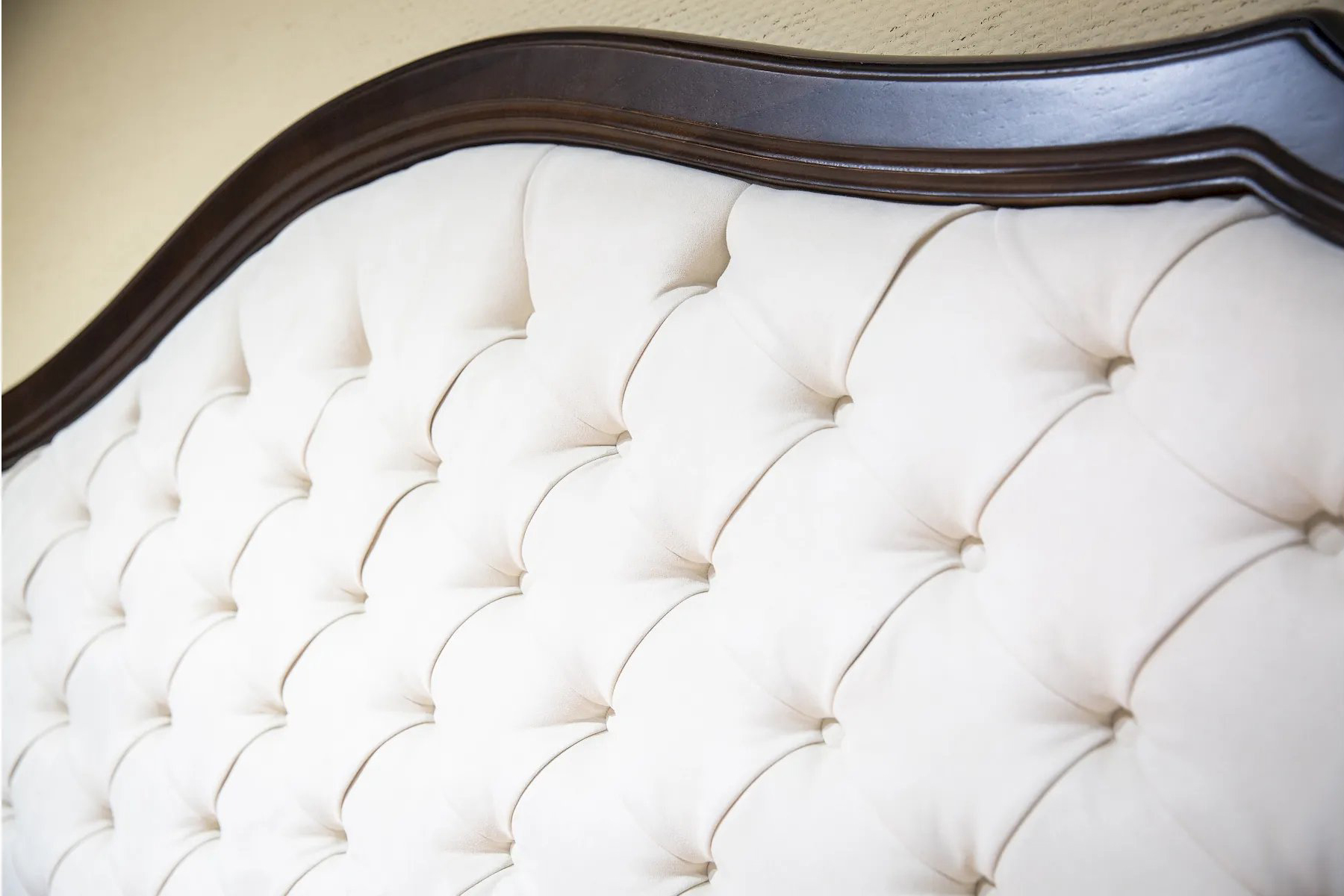 Кровать Camelgroup Verdi Noce, 180х200 см, ткань Aquos 3 Cream (кат В), цвет: noce anticato, размер 193х214х135 (169LET.04NO)169LET.04NO Кровать Camelgroup Verdi Noce, 180х200 см, ткань Aquos 3 Cream (кат В), цвет: noce anticato, размер 193х214х135 (169LET.04NO)169LET.04NO