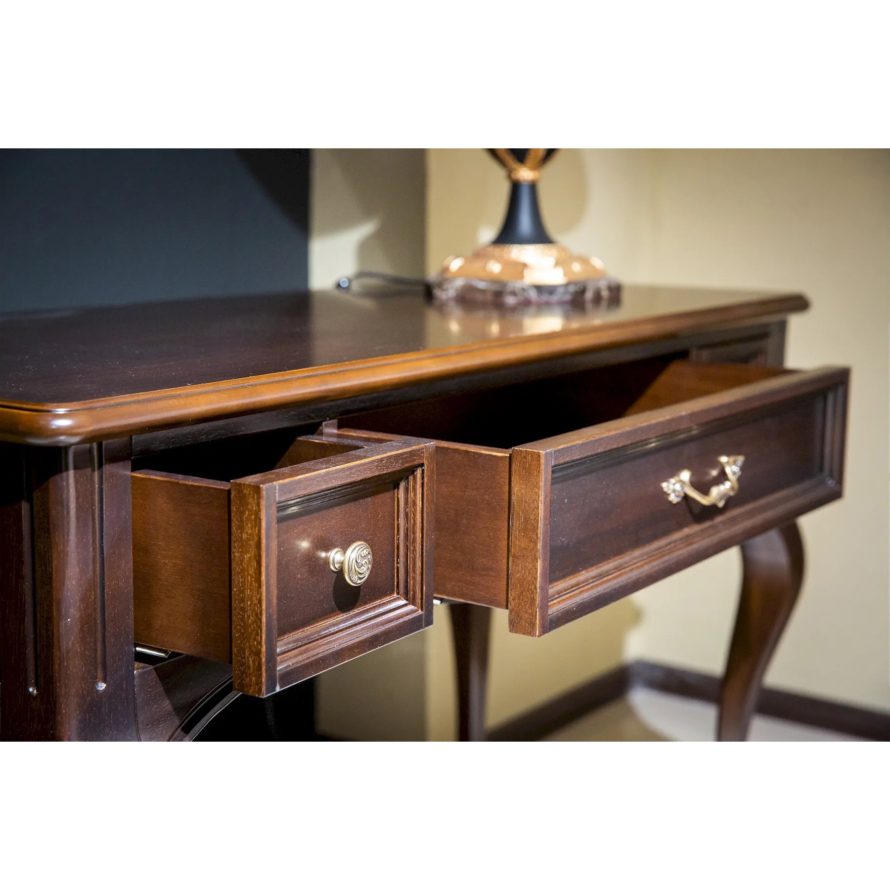 Стол туалетный Camelgroup Verdi Noce, цвет: noce anticato, размер 120х52х80 (169SCR.01NO)169SCR.01NO Стол туалетный Camelgroup Verdi Noce, цвет: noce anticato, размер 120х52х80 (169SCR.01NO)169SCR.01NO