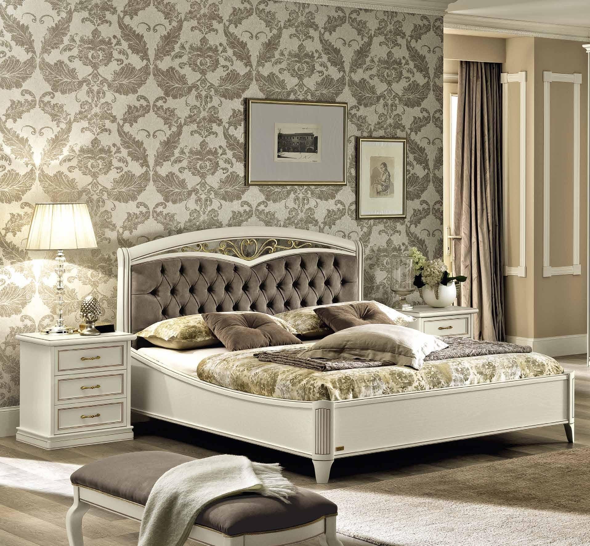 Кровать Nostalgia Bianco Antico, двуспальная, с мягким изголовьем Capitone, без изножья, цвет: белый антик, эко кожа Nabuk 4267, 180x200 см (085LET.44BA52)085LET.44BA52