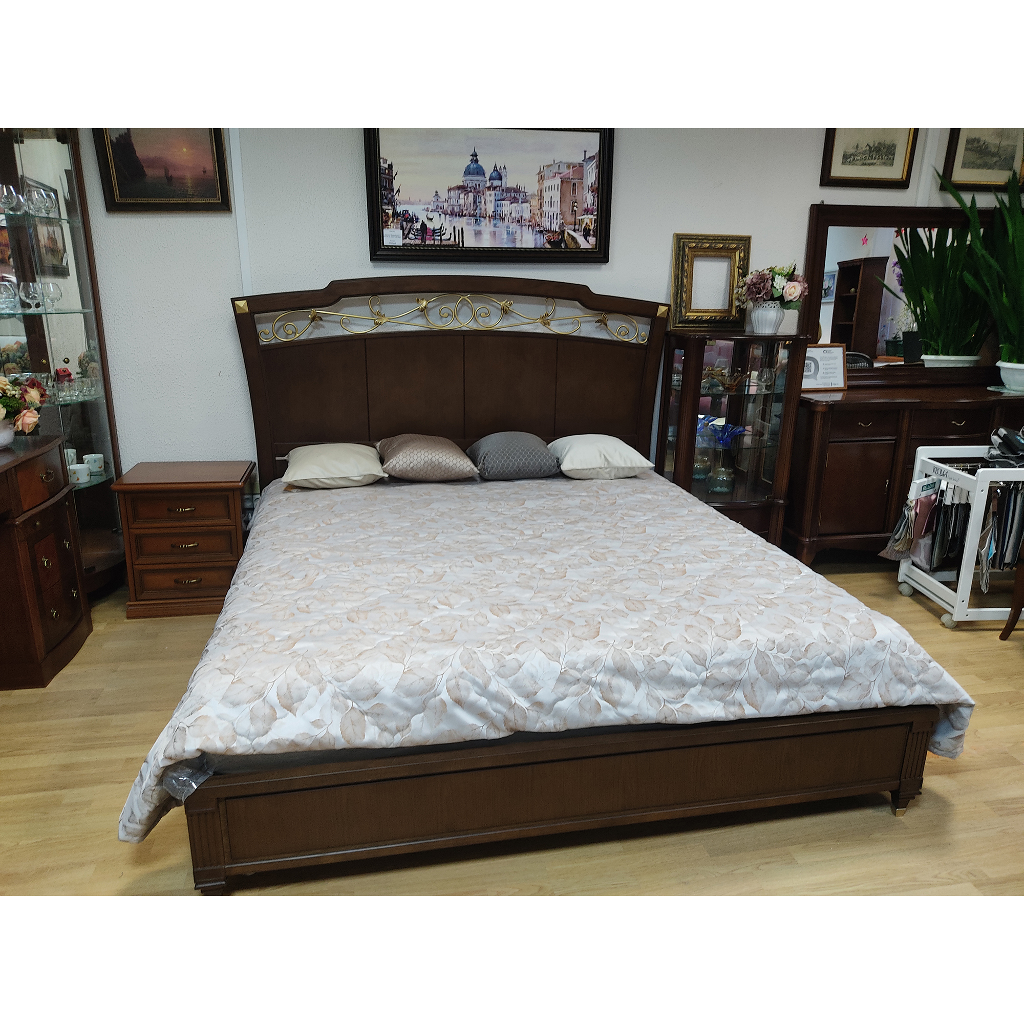 Кровать Pasion Titanic двуспальная 180x200 см, ковка, цв. roble ingles/oro (экспо)00460231+00460170 Кровать Pasion Titanic двуспальная 180x200 см, ковка, цв. roble ingles/oro (экспо)00460231+00460170