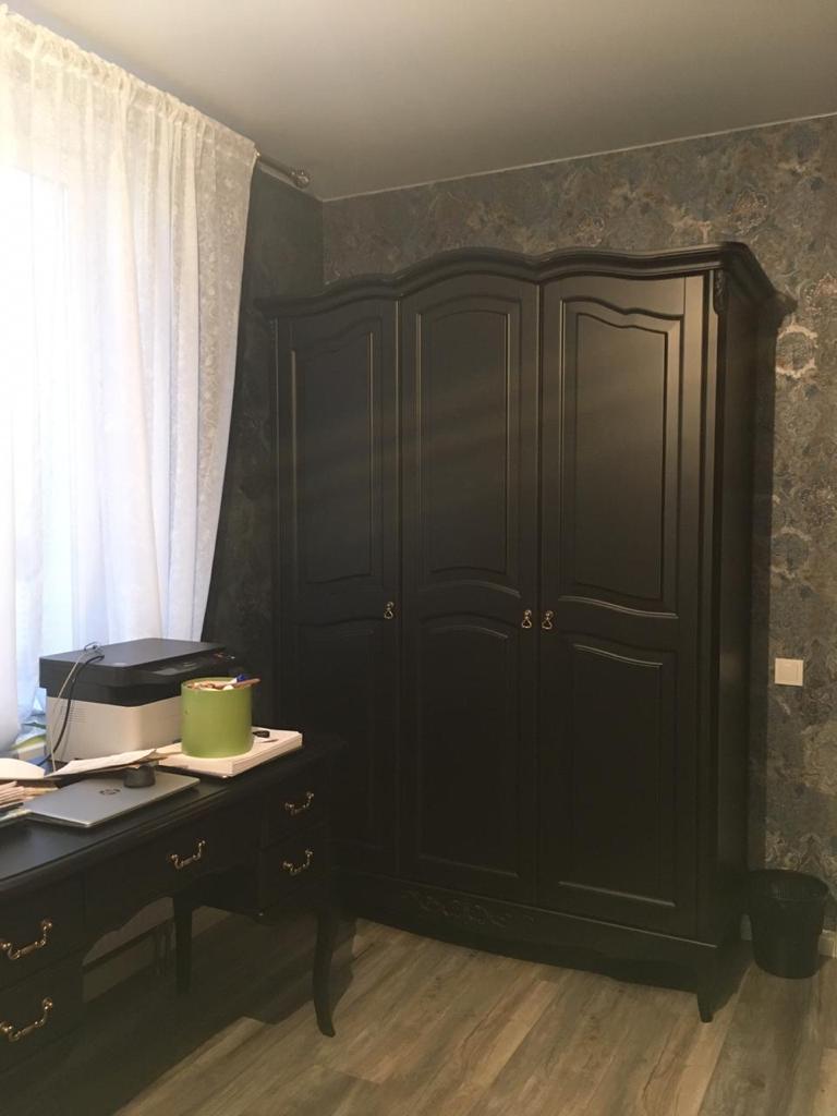 Шкаф платяной Aletan Provence Wood, 3-х дверный, цвет: черный-дерево 162х66х223 (W803BL)W803BL Шкаф платяной Aletan Provence Wood, 3-х дверный, цвет: черный-дерево 162х66х223 (W803BL)W803BL