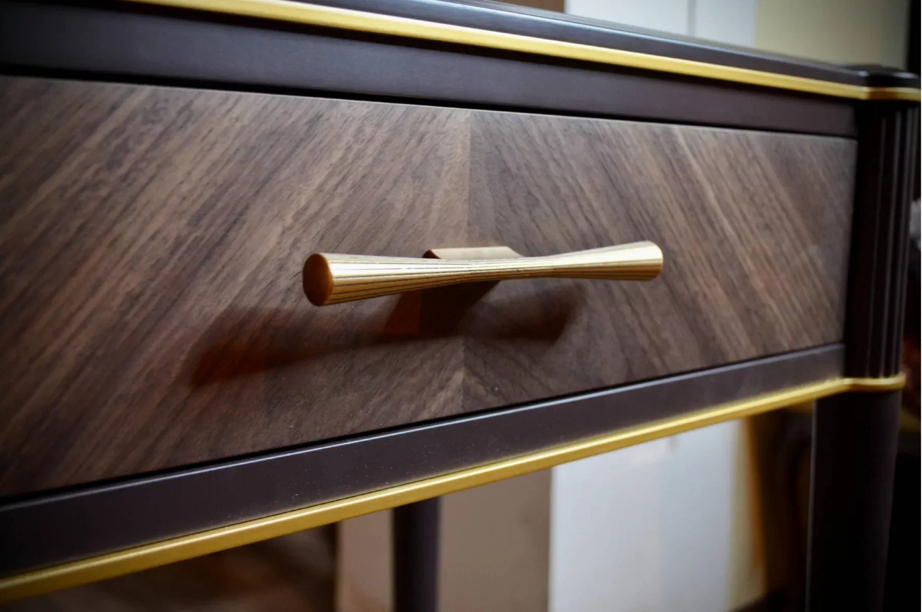 Консоль Timber Венеция, цвет Моккачино/Орех американский, 128х45х80 см (Т-133/MO/NA)Т-133/MO/NA Консоль Timber Венеция, цвет Моккачино/Орех американский, 128х45х80 см (Т-133/MO/NA)Т-133/MO/NA