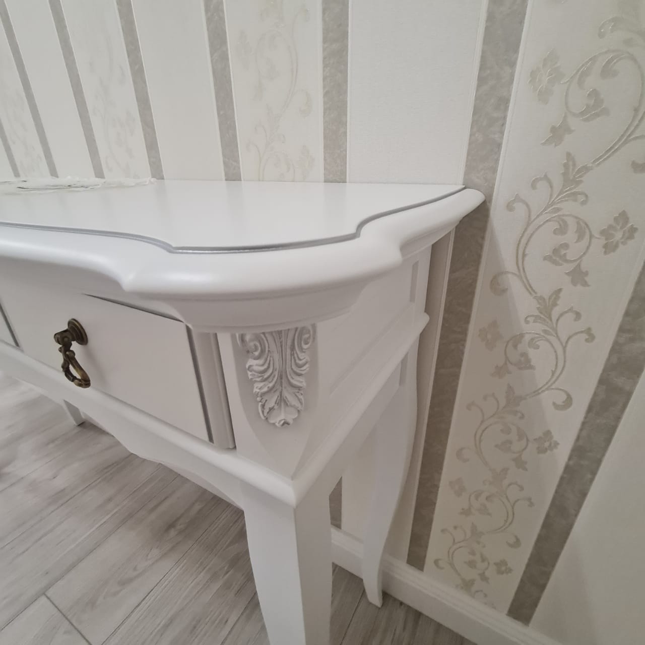 Стол-консоль Aletan Provence, 3 ящика, цвет: слоновая кость, размер 124х43х78 см (B903)B903 Стол-консоль Aletan Provence, 3 ящика, цвет: слоновая кость, размер 124х43х78 см (B903)B903