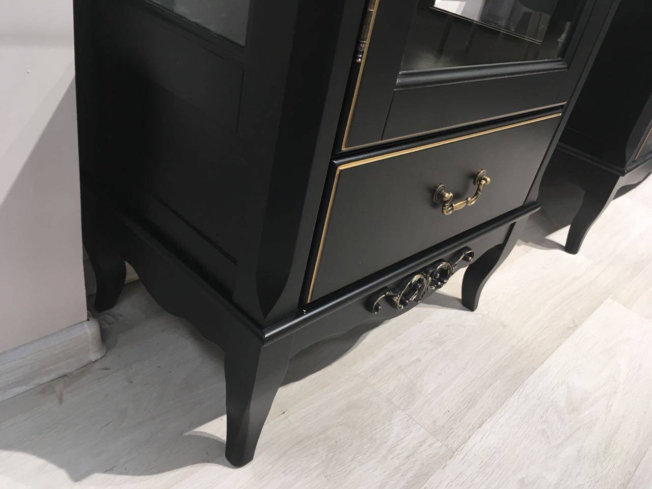 Витрина Aletan Provence, однодверная, левая, цвет: черный, размер 70х44х203 см (B602BL)B602BL Витрина Aletan Provence, однодверная, левая, цвет: черный, размер 70х44х203 см (B602BL)B602BL