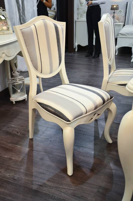 Красивый мягкий стул (Италия)