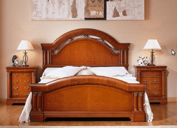 Кровать с красивым деревянным изголовьем