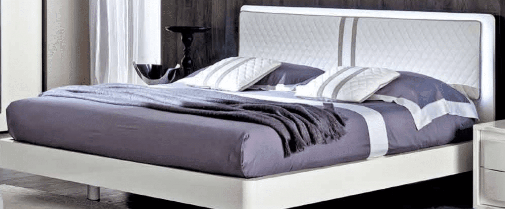 Красивая итальянская кровать