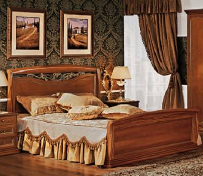 Кровать орех с ковкой