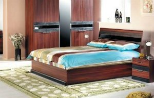 Кровать с деревянным изголовьем от "Беллона"