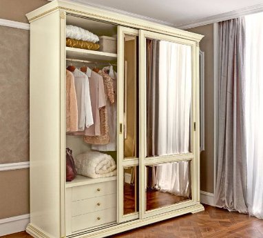 Классический шкаф-купе для спальни в белом цвете