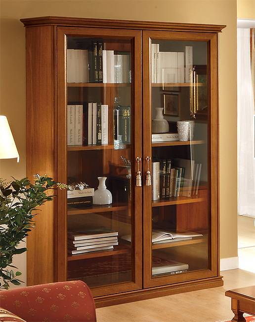 Красивый шкаф для книг из Италии