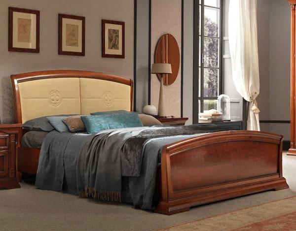 Роскошная кровать с изножьем