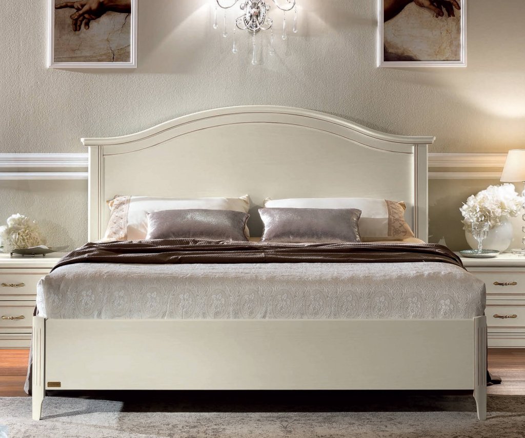 Спальня Nostalgia Bianco Antico: кровать