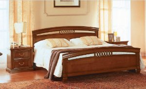 Кровати с низким деревянным изголовьем